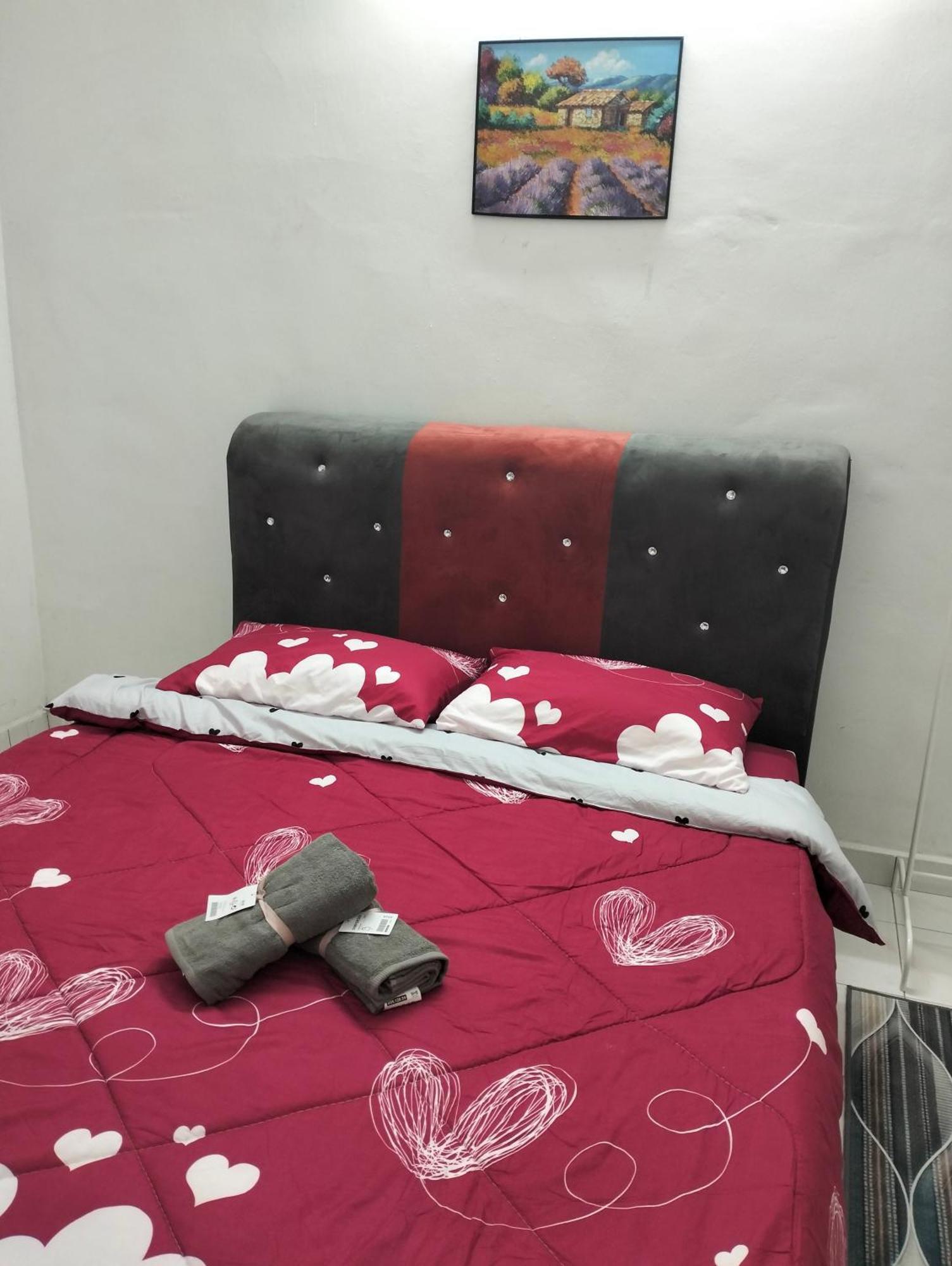 Anggun Homestay Seri Iskandar Exterior foto